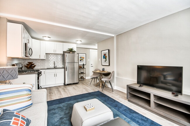 2545 W Fitch
