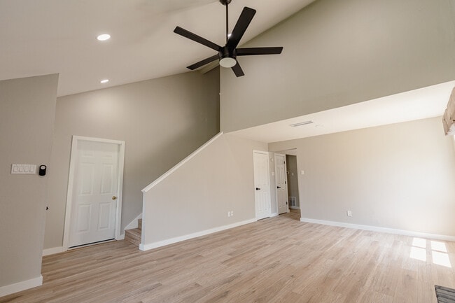 Photo - 2027 Lucerne Cir