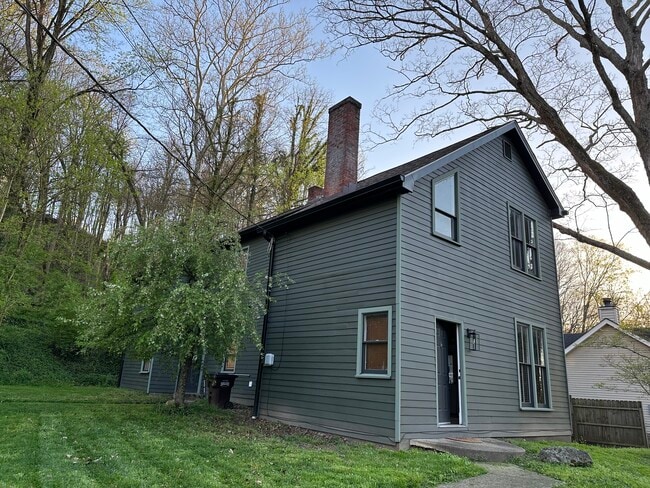 Building Photo - 7039 Clough Pike Unit #1