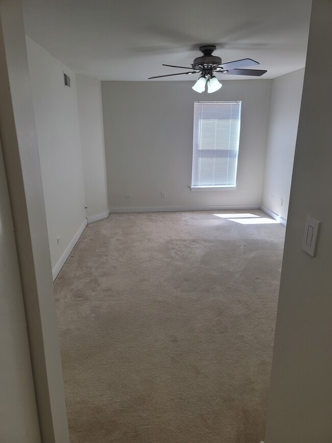 Building Photo - 3275 Kirchoff Rd Unit 342