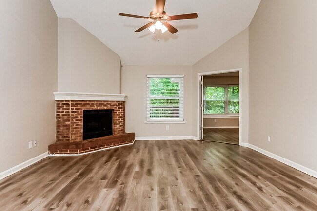 Photo - 132 Eagle Way