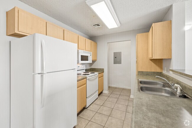 1B60 1BR, 1BA - 735SF - Kitchen