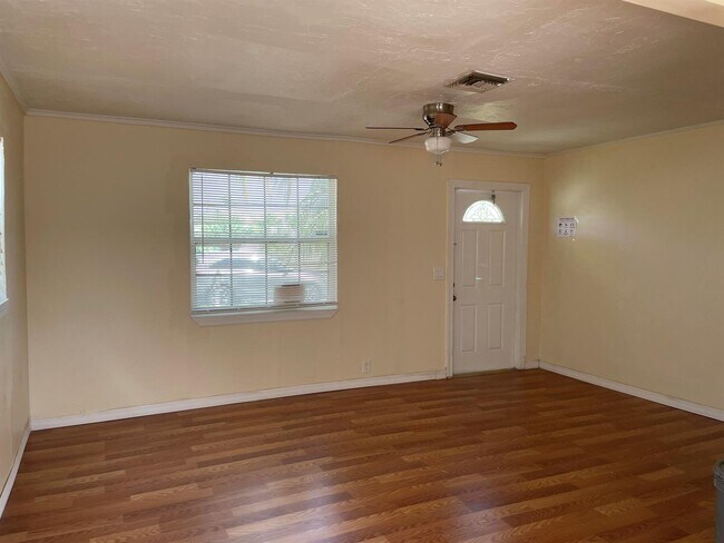 Photo - 1425 W 30th St