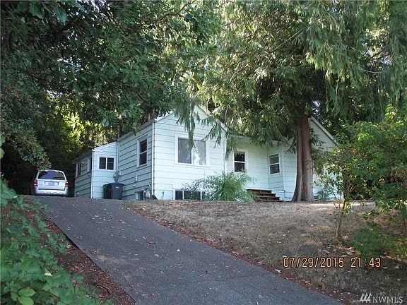 Building Photo - 135 Farragut Ave N