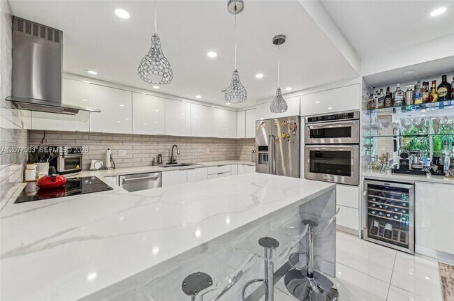 Photo - 121 Crandon Blvd