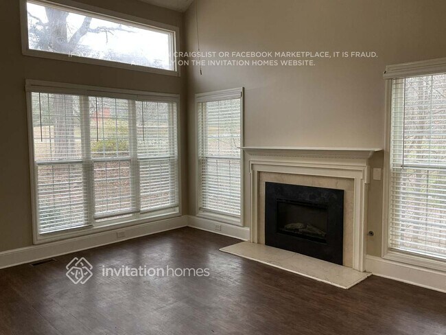 Photo - 2861 Lithia Pl