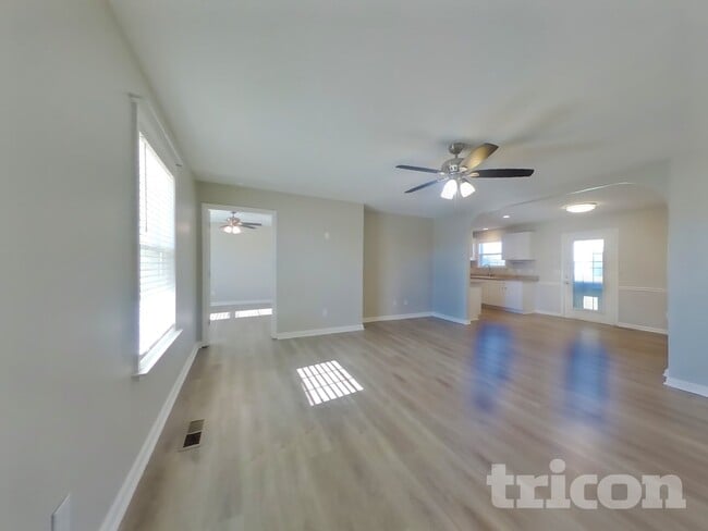 Photo - 1612 Robert Rd