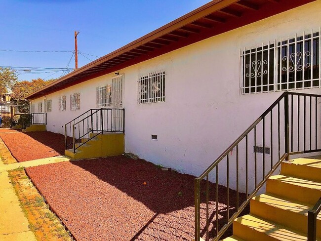 Building Photo - 1059 W 253rd St Unit 2