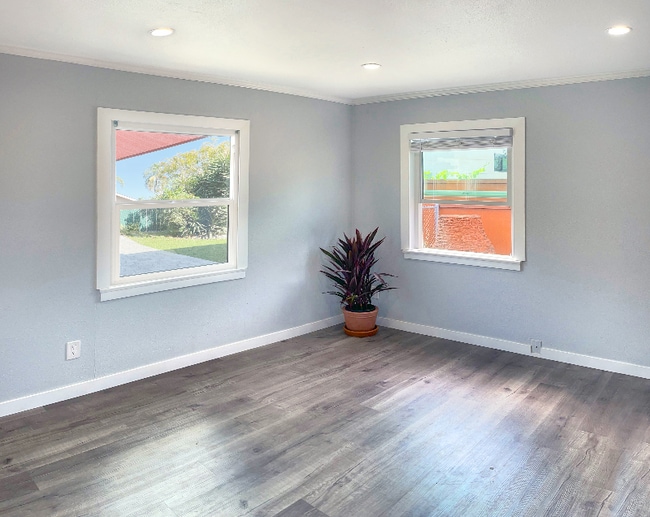 Photo - 4954 35th St