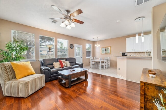 Photo - 203 W Stedhill Loop