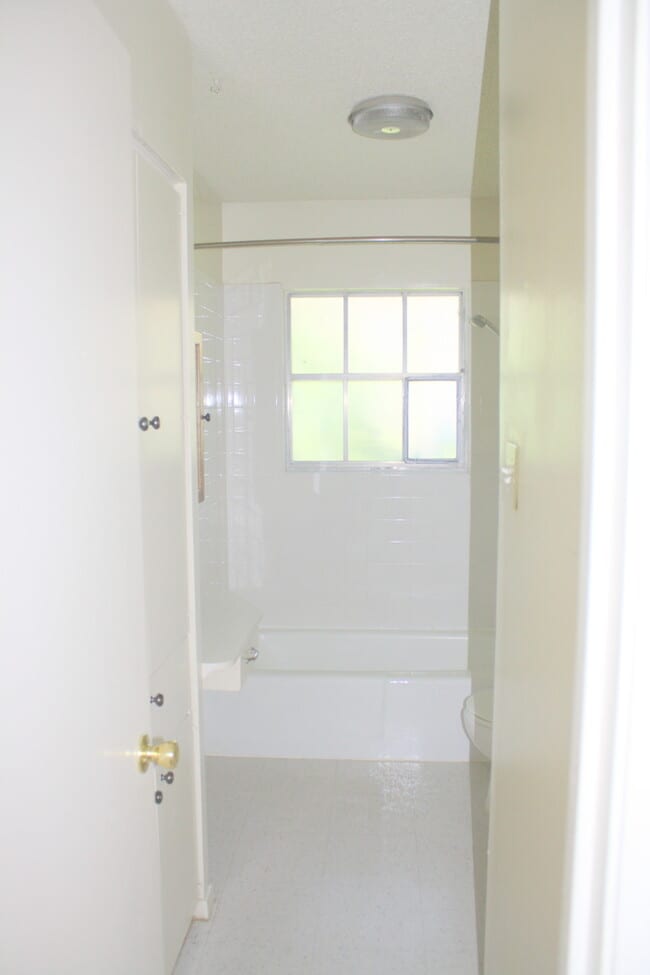 Photo - 3 BR / 1 BA House off Shoal Creek/Steck!