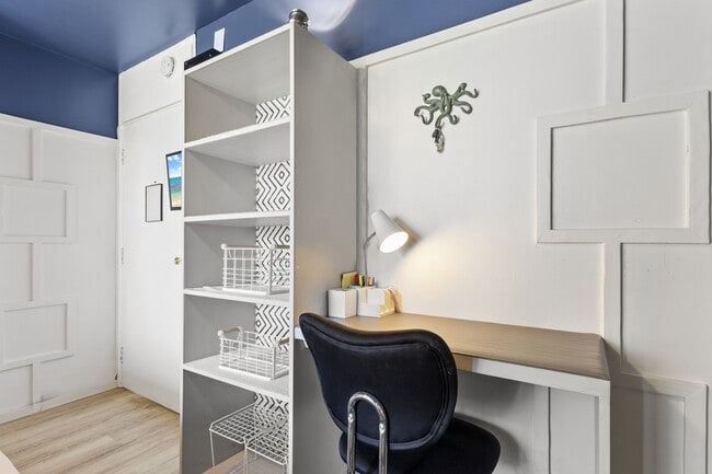 Photo - 249 Long Island St