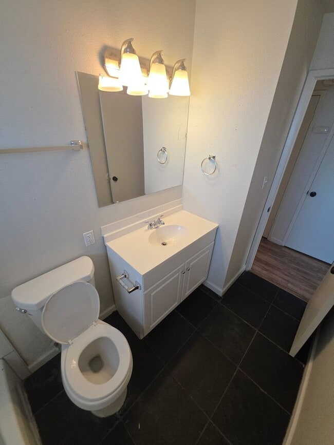 Photo - 3564 Sapphire Dr Unit 4