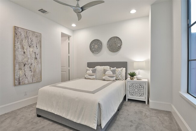 Photo - 4527 Graustark St