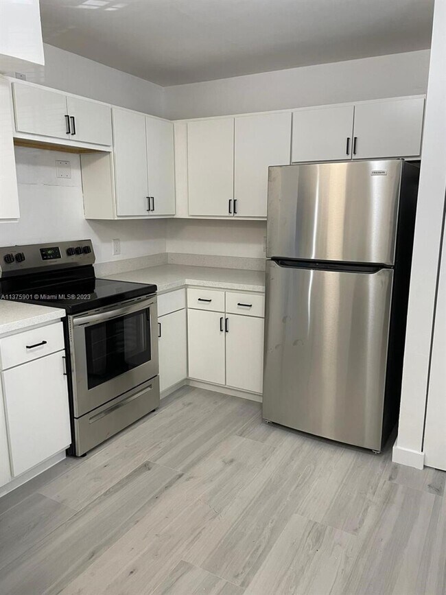 LakeShore Condo For Rent in Homestead, FL