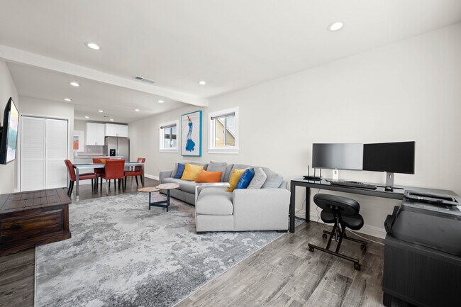 Photo - 508 N Kingsley Dr