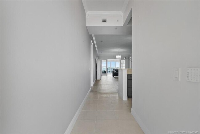 Photo - 34 Harbour Isle Dr W Unit 303