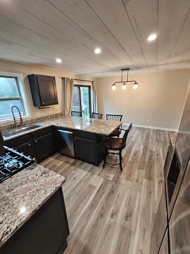 Photo - 612 4th St N Unidad Recently Renovated Condo!