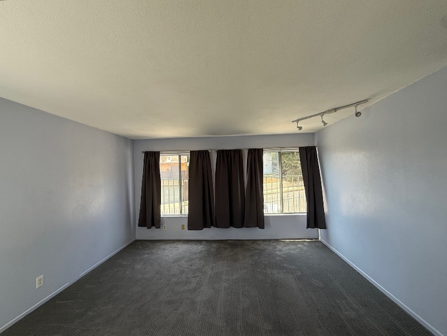 Building Photo - 616 Tularosa Dr Rental