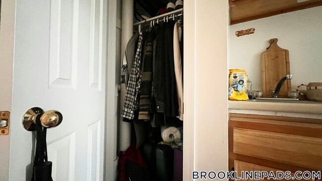 Photo - 1061 Beacon St Unidad 14
