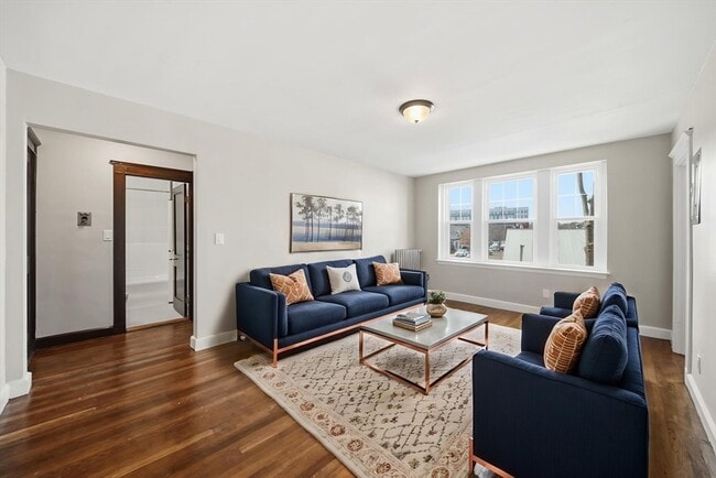 Building Photo - 41 Richardson Ave Unit 16