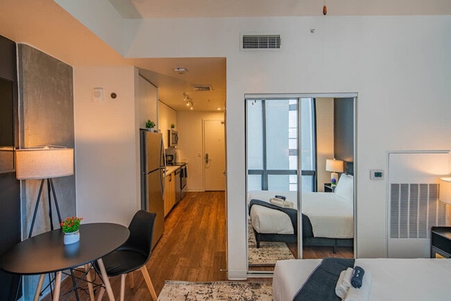 Building Photo - 700 N 4th St Rental