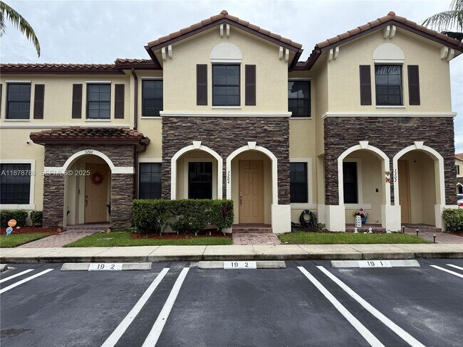 Building Photo - 3204 SE 5th Ct