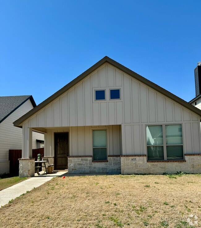 Building Photo - COMING SOON!!! Godley ISD - GREAT LOCATION Rental