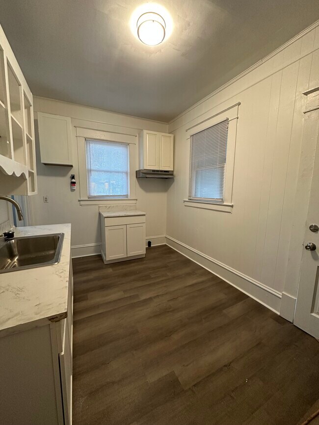 Photo - 617 Pender St