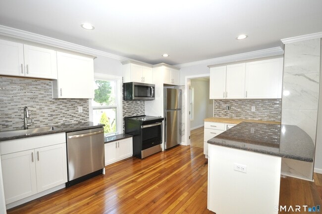 Photo - 17 Hough St
