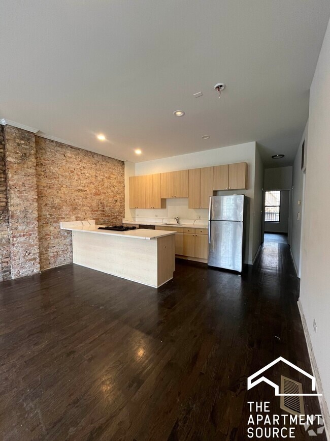 Building Photo - 2833 W Medill Ave Unit 1 Rental