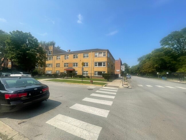 Building Photo - 6700 S Paxton Ave Unit 102 Rental