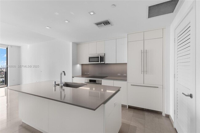 Photo - 68 SE 6th St Unidad 2006