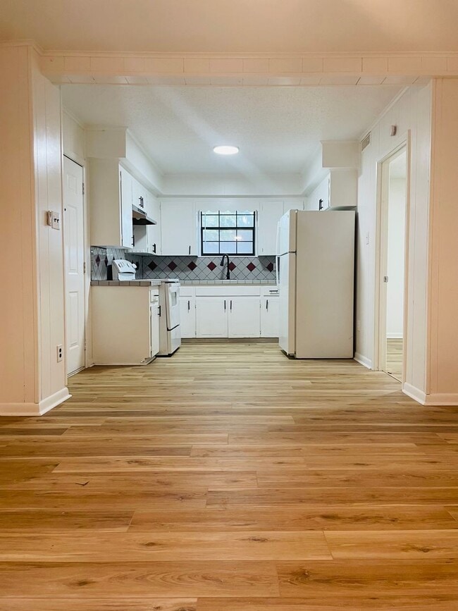 Building Photo - CROSS ST APARTMENTS Unit CROSS C