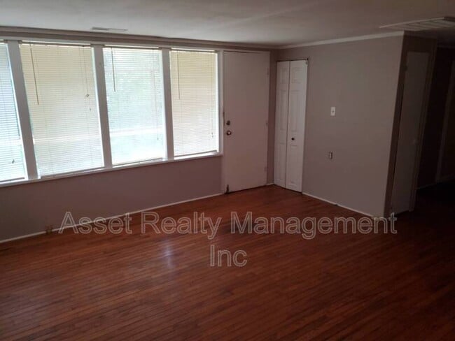 Photo - 126 Wellington Cir