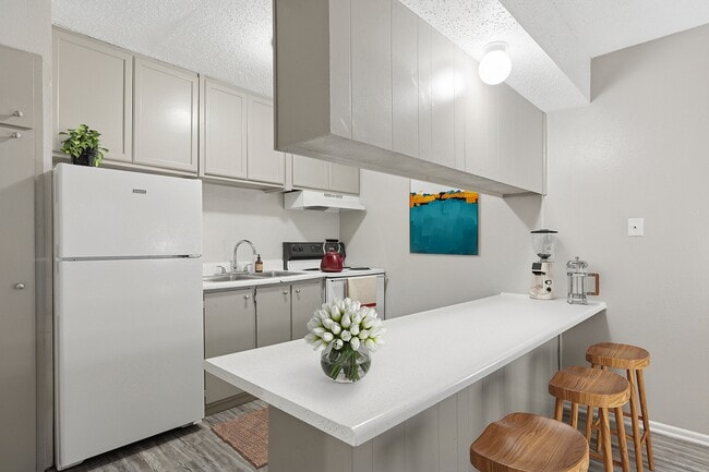 Building Photo - Alturas Penbrook Rental