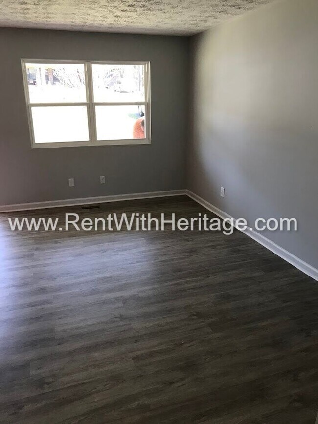 Photo - FANTASTIC 2 BEDROOM 1.5 BATH DUPLEX WITH ALL THE UPGRADES / GREAT LOCATION