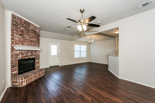 Photo - 1137 Alicia Ln