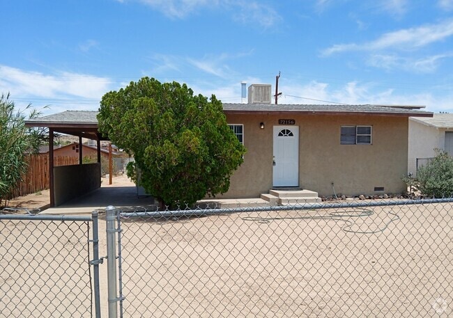 Building Photo - Welcome to our 2 Bedroom 1 Bath House