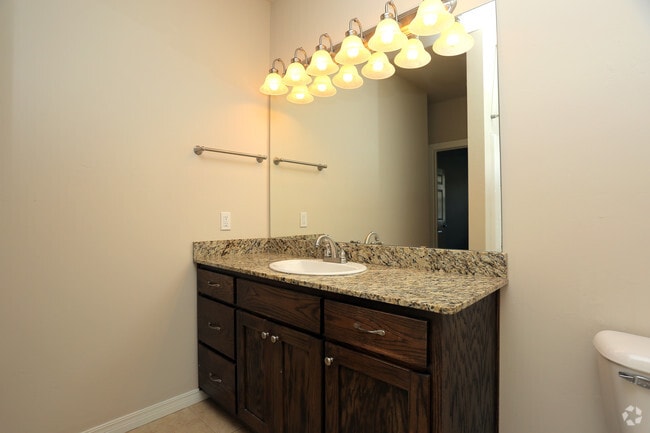 1BR - 750SF - Bathroom