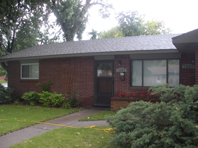 Photo - 1207 Castlerock Dr