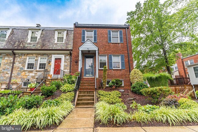 Photo - 3 E Linden St Townhome