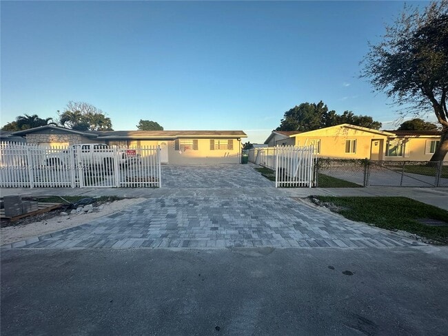 Photo - 19727 SW 118th Pl House