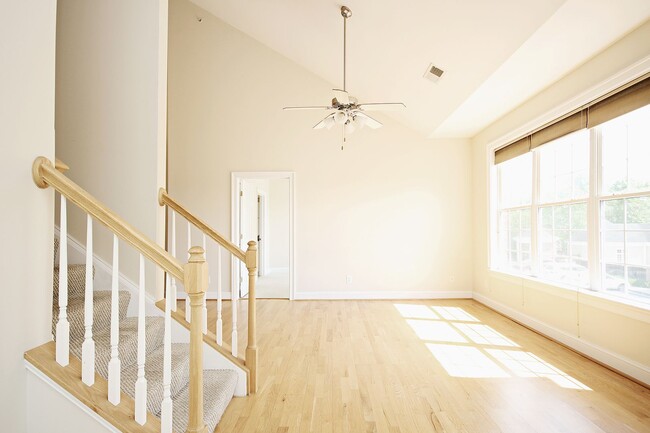 Photo - Sunlit Condo With Easy Access to Rt 29 Unidad 201