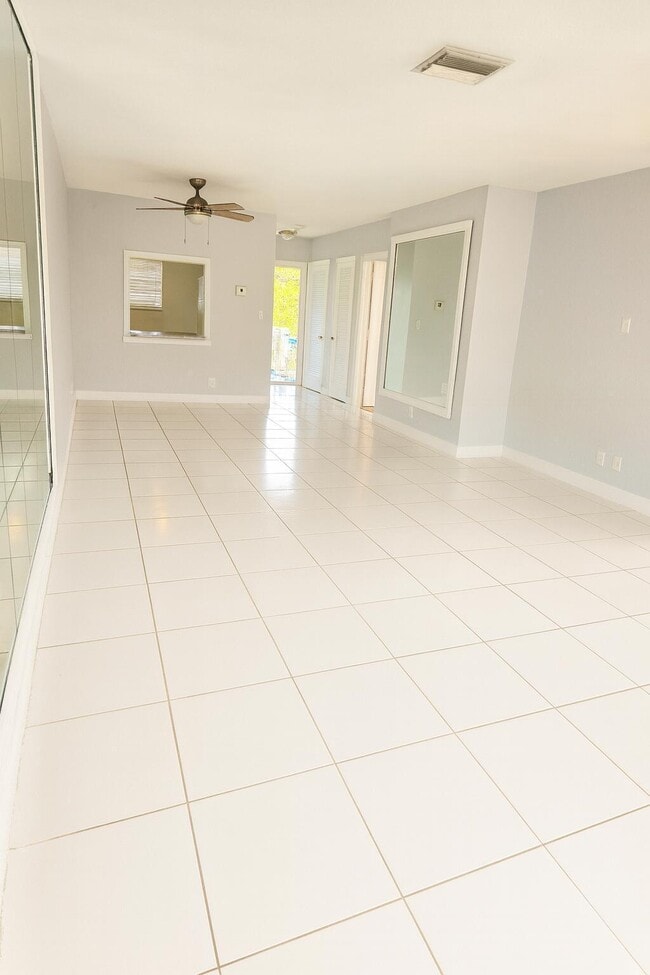 1001 SE 3rd St Unit 3