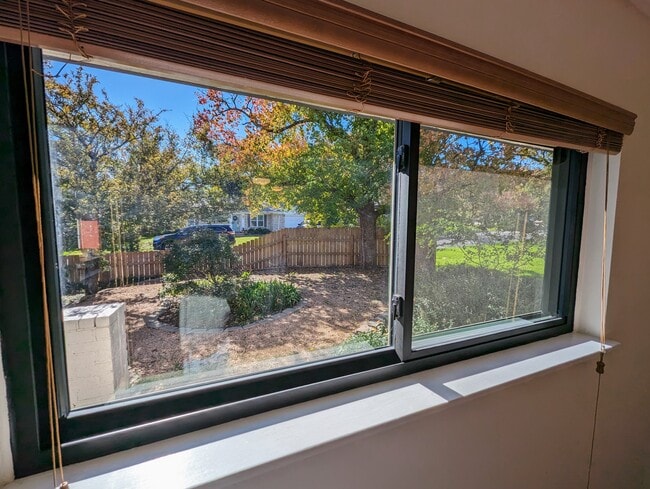 Photo - 504 Long Bow Ln