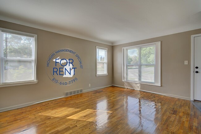 Photo - 2857 Stevenson St