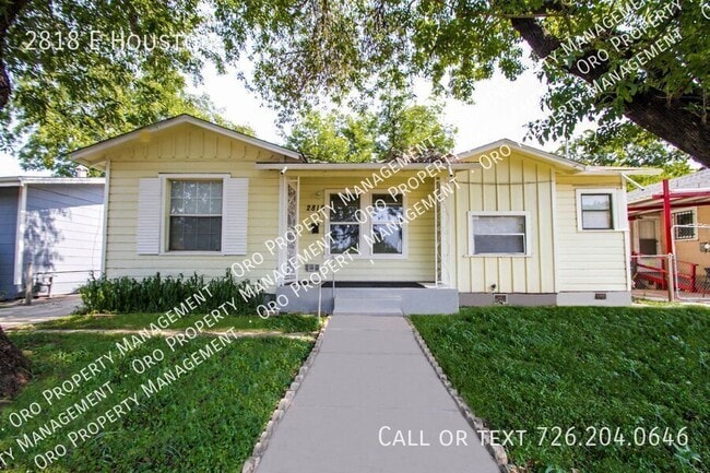 Building Photo - Close to Local Amenities and Downtown