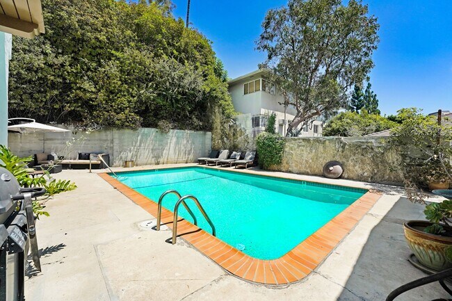 Photo - 8741-8743 Shoreham