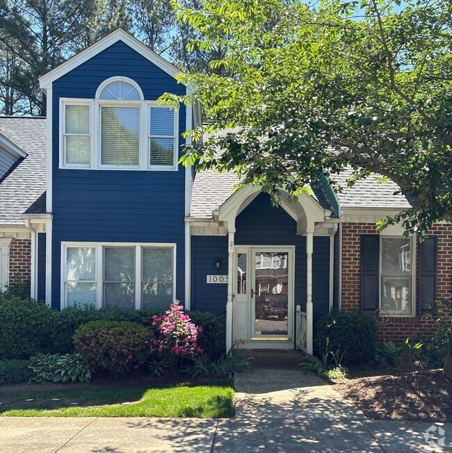 Building Photo - Charming Townhome Near Lake Johnson!